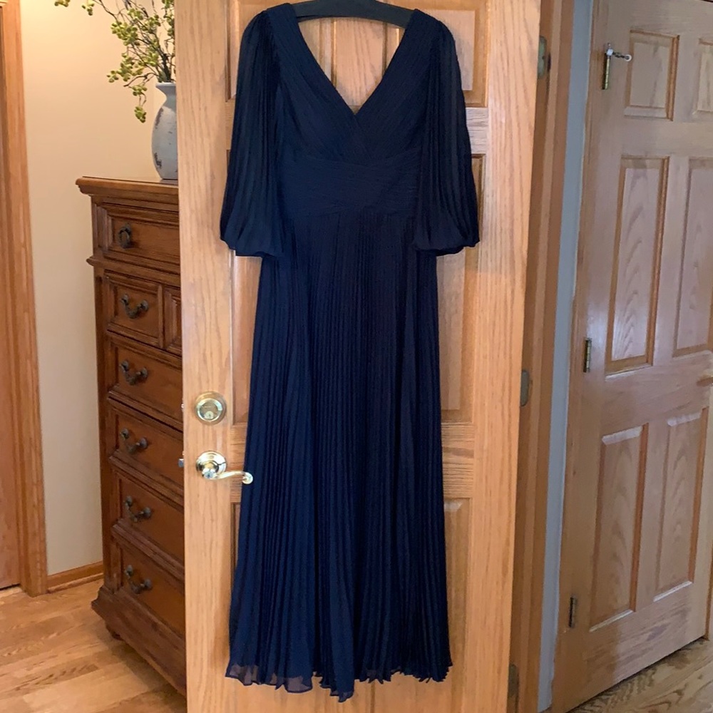 Teri Jon - NWT - Navy Blue evening gown